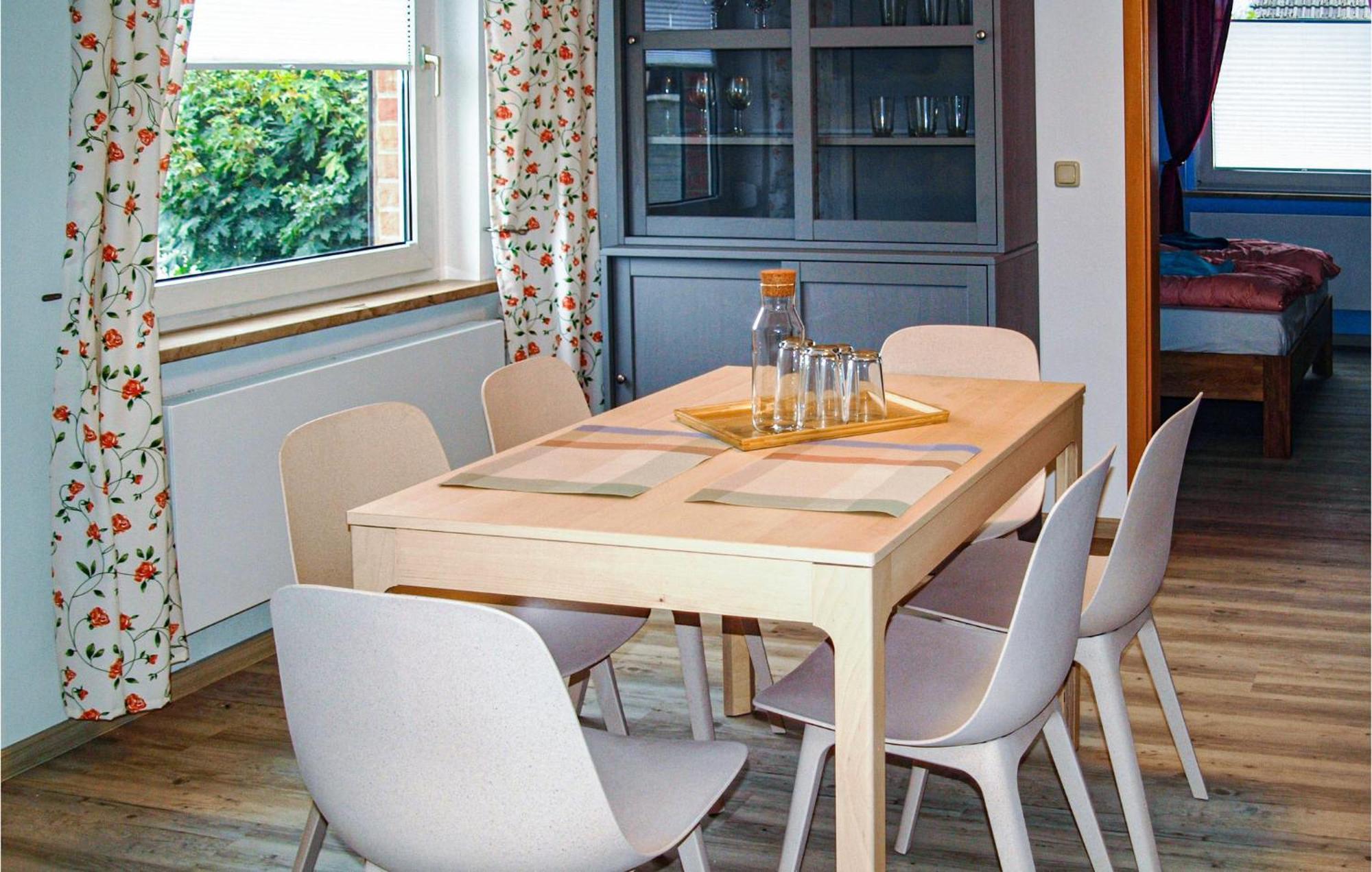 3 Bedroom Beautiful Home In ノイブランデンブルク エクステリア 写真